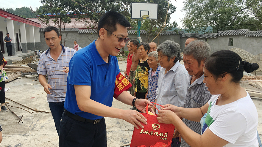 扶贫帮困志愿服务 (2)