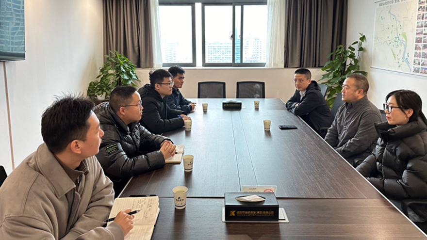 k1体育注册就送38元集团党委副书记王玉梁与中建三局交流培养的人才进行交流座谈